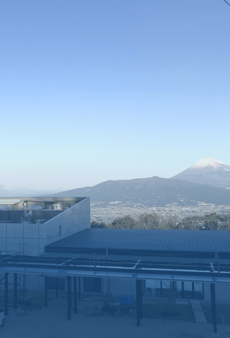 富士山の見える会社の風景